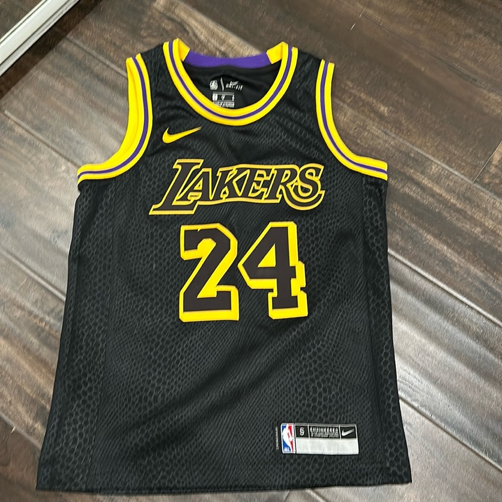 Laker Jersey number 24 Kobe Bryant age 8
